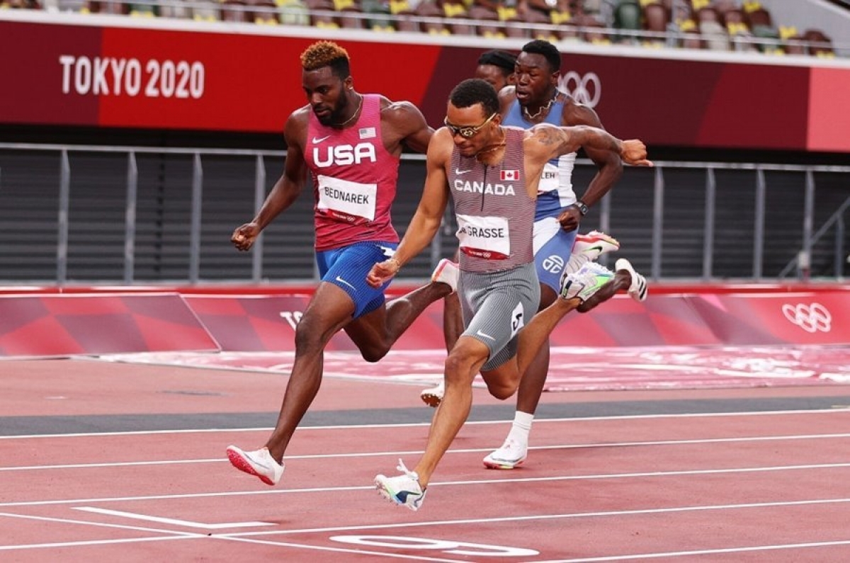 VĐV người Canada Andre de Grasse, giành HCV nội dung chạy 200m nam
