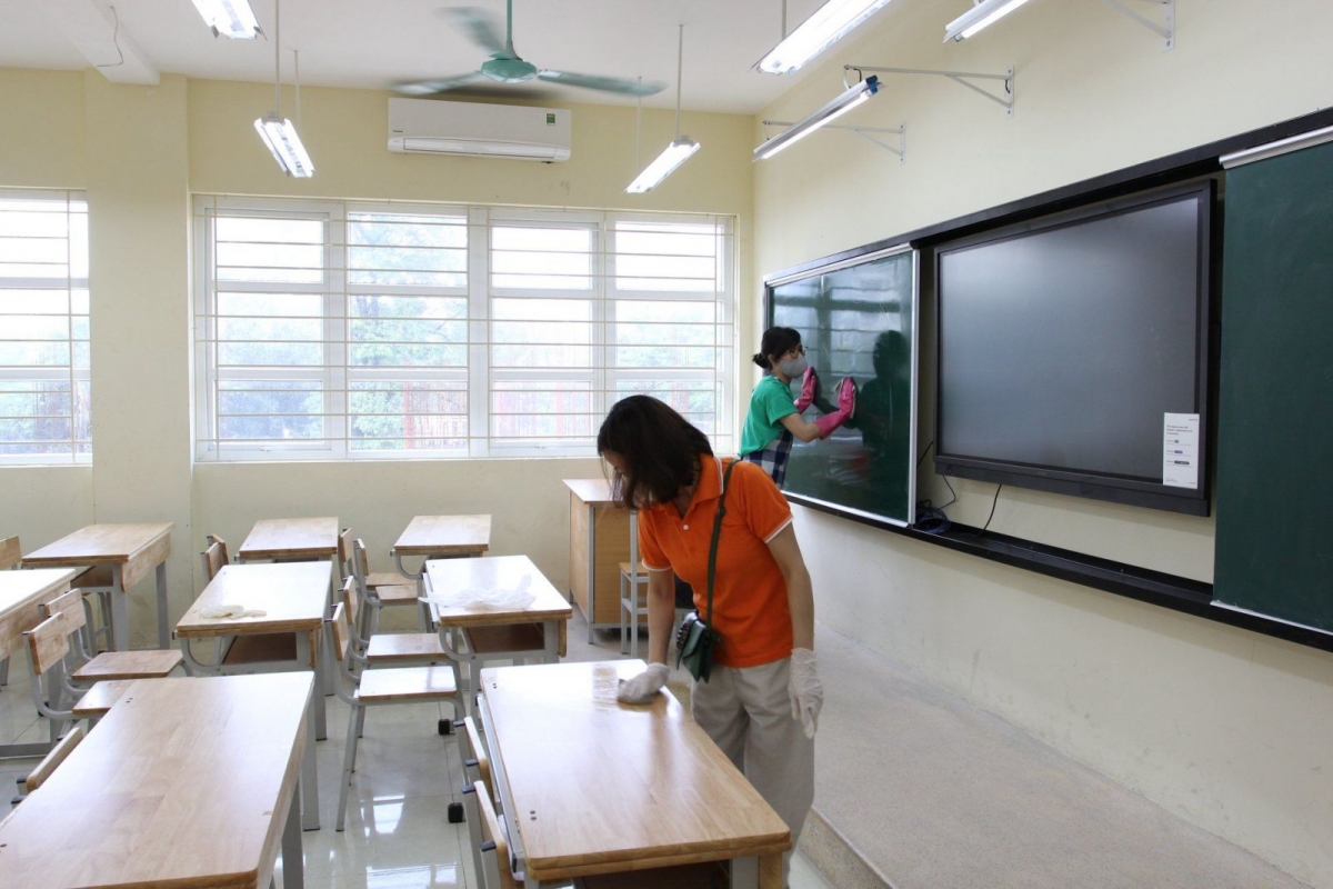 Khử khuẩn và làm vệ sinh trường lớp nằm trong nhiệm vụ sẵn sàng cho năm học mới