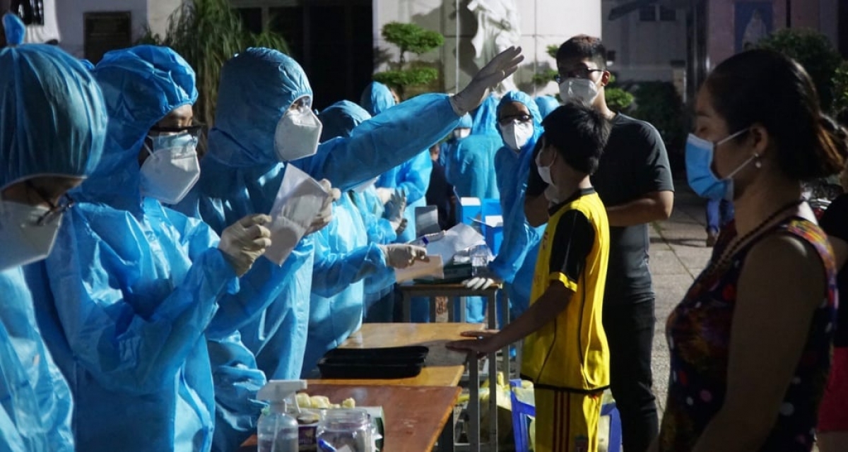 Hàng ngàn thanh niên tình nguyện hỗ trợ chống dịch Covid-19 không chút ngần ngại