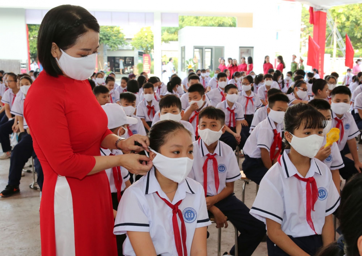 Năm học mới 2021-2022 tiếp tục gặp thách thức khi dịch Covid-19 vẫn diễn biến phức tạp (Ảnh minh họa: Báo hanoimoi.com.vn)
