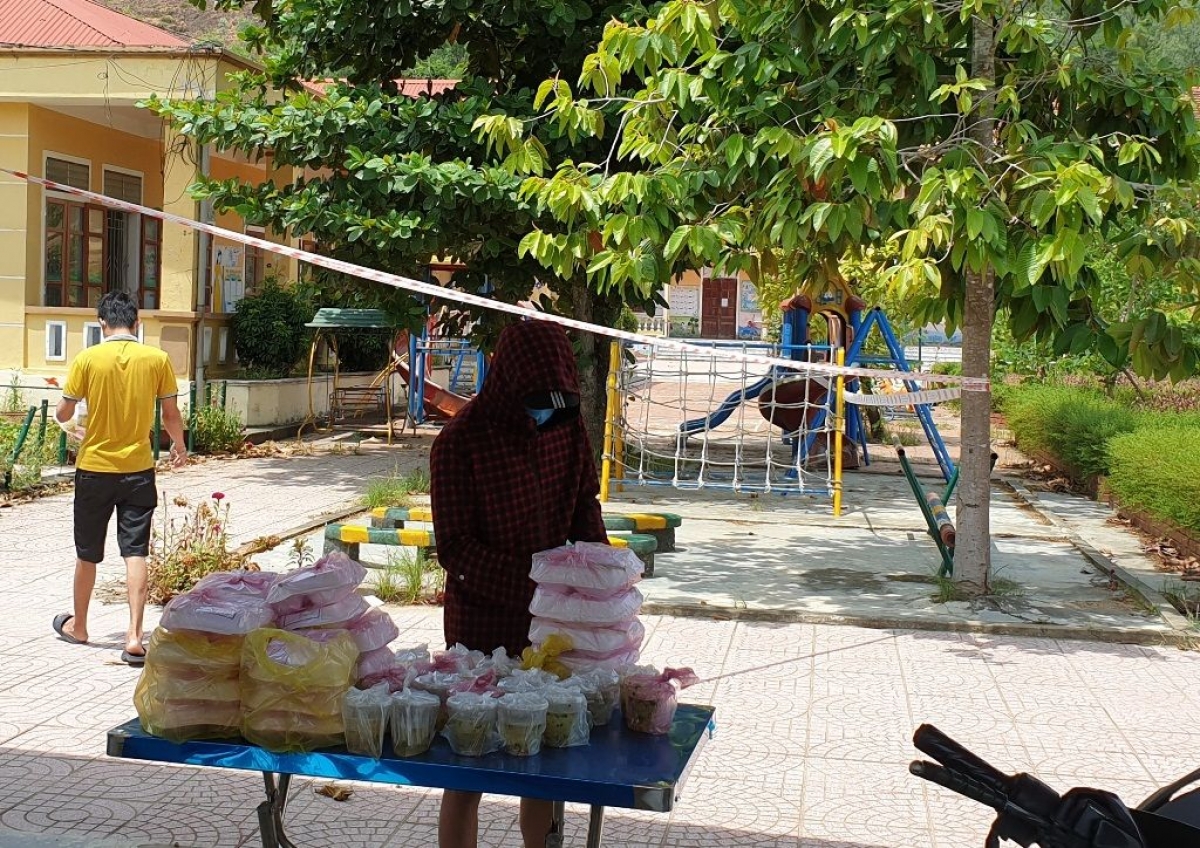 Mỗi suất cơm luôn chứa đựng tình cảm của những người lính cựu