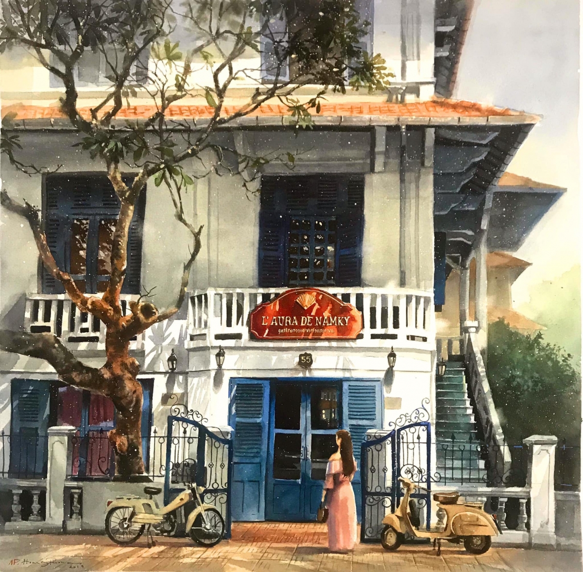 Thiếu nữ bên ngôi biệt thự cổ ở Sài Gòn. Những khung cảnh rất đỗi bình yên cũng là mong muốn của Hoàng Phong "bản thân nhiều sức khoẻ, nhà nhà bình an, dịch bệnh mau đi, cuộc sống sớm trở lại bình thường để tìm lại những cảm giác cách đây hơn 1 năm".
 