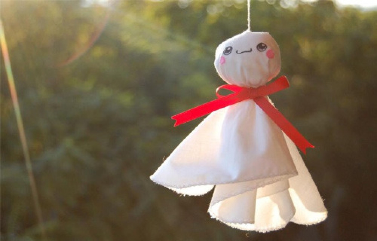 Búp bê thời tiết Teru Teru Bouzu, một người bạn vô cùng quen thuộc của người Nhật từ người lớn tới trẻ em