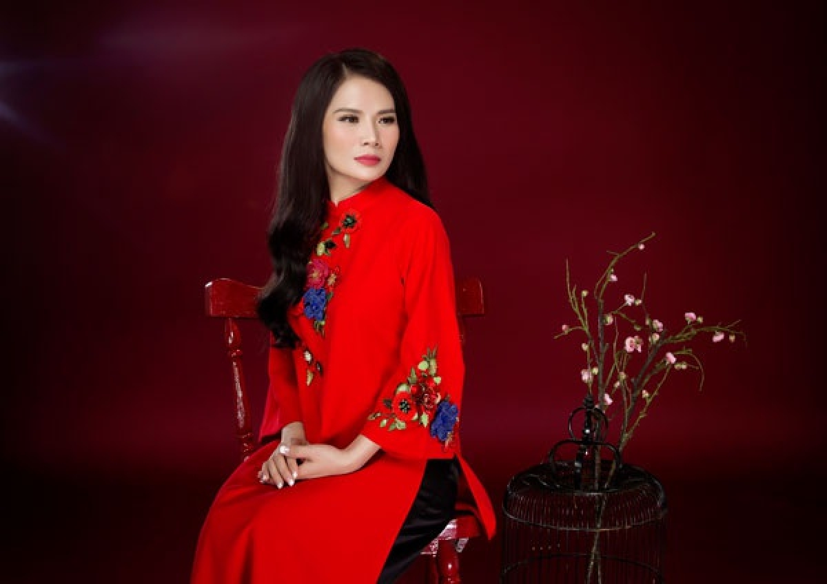 1. Đinh Thị Thành Lê, diễn viên hát (Nhà hát Đài TNVN)