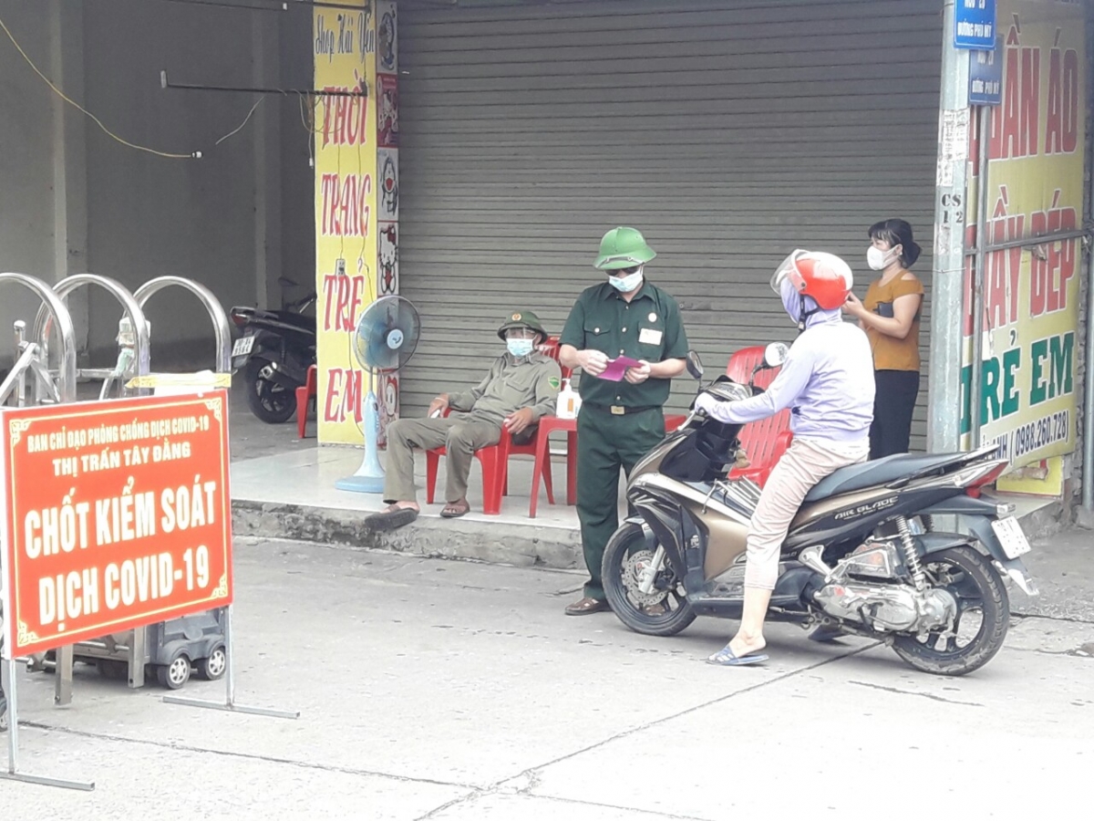 Cựu chiến binh Ba Vì tham gia các Chốt kiểm soát dịch bệnh