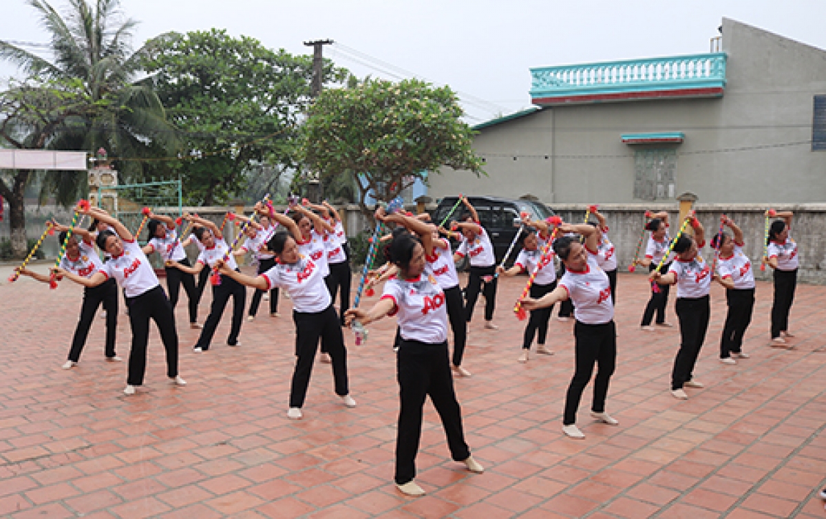Hội viên CLB LTHTGN Thanh Hóa tham gia tập thể dục