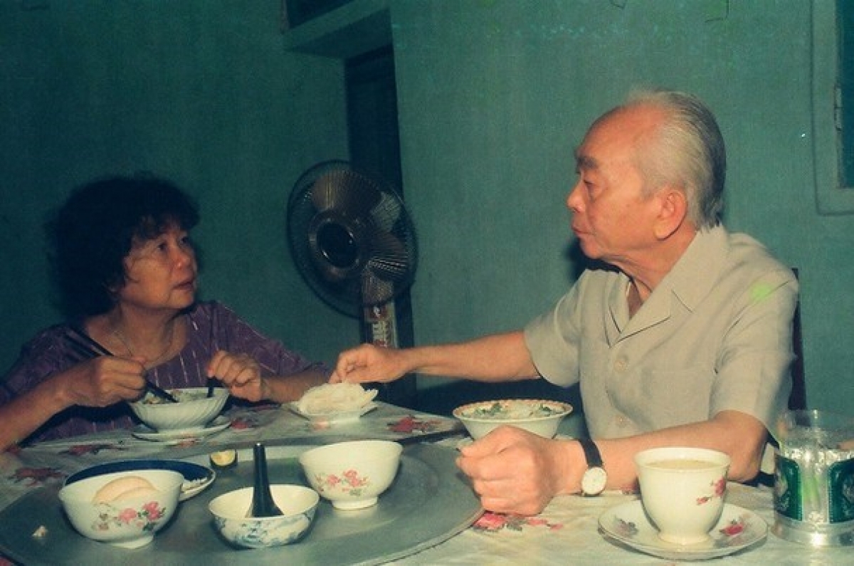 Bữa cơm của hai vợ chồng Đại tướng. Ảnh: Trần Hồng