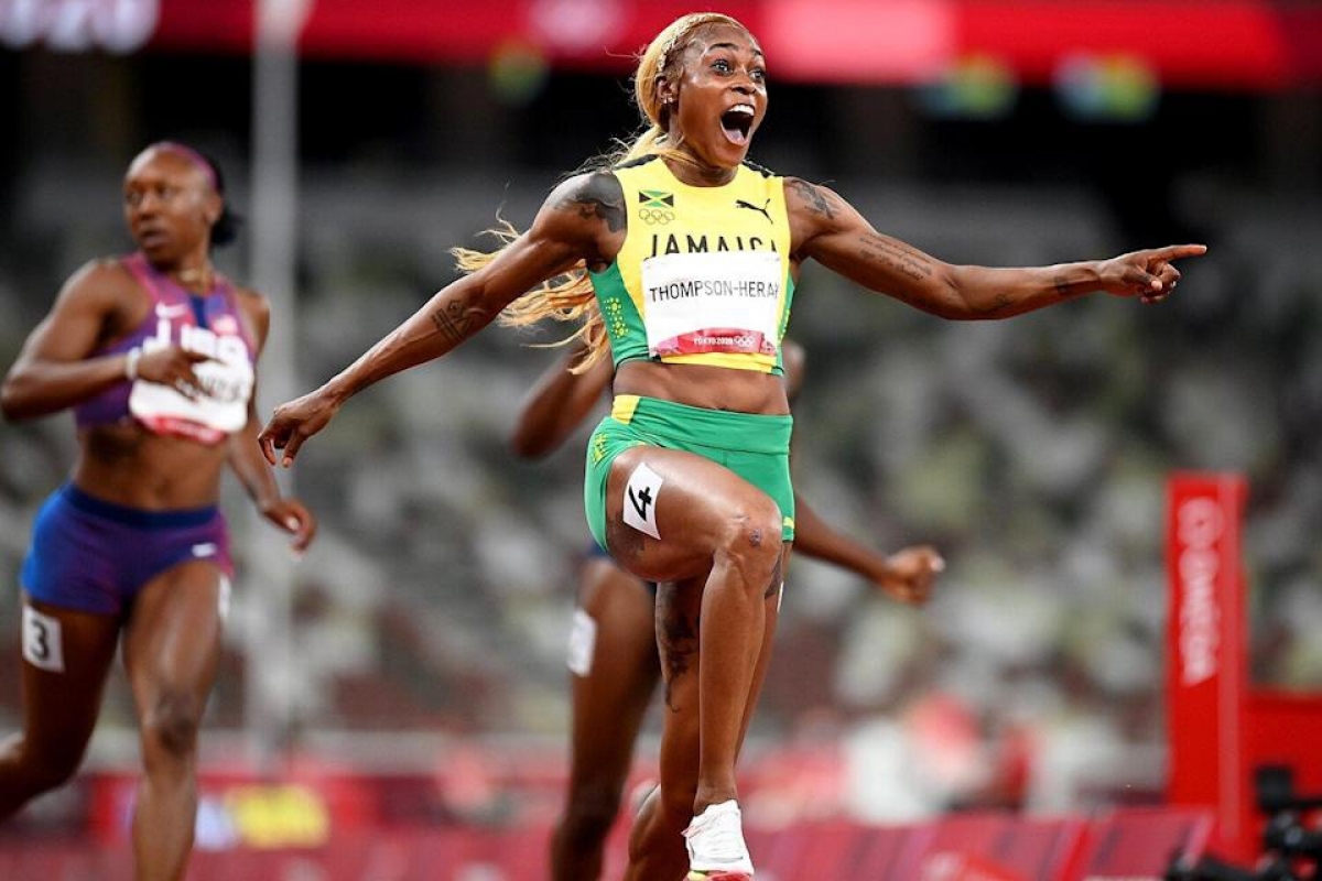 VĐV Jamaica Elaine Thompson-Herah không chỉ bảo vệ thành công chiếc HCV ở Rio 2016 mà còn phá luôn kỷ lục Olympic tồn tại suốt 33 năm