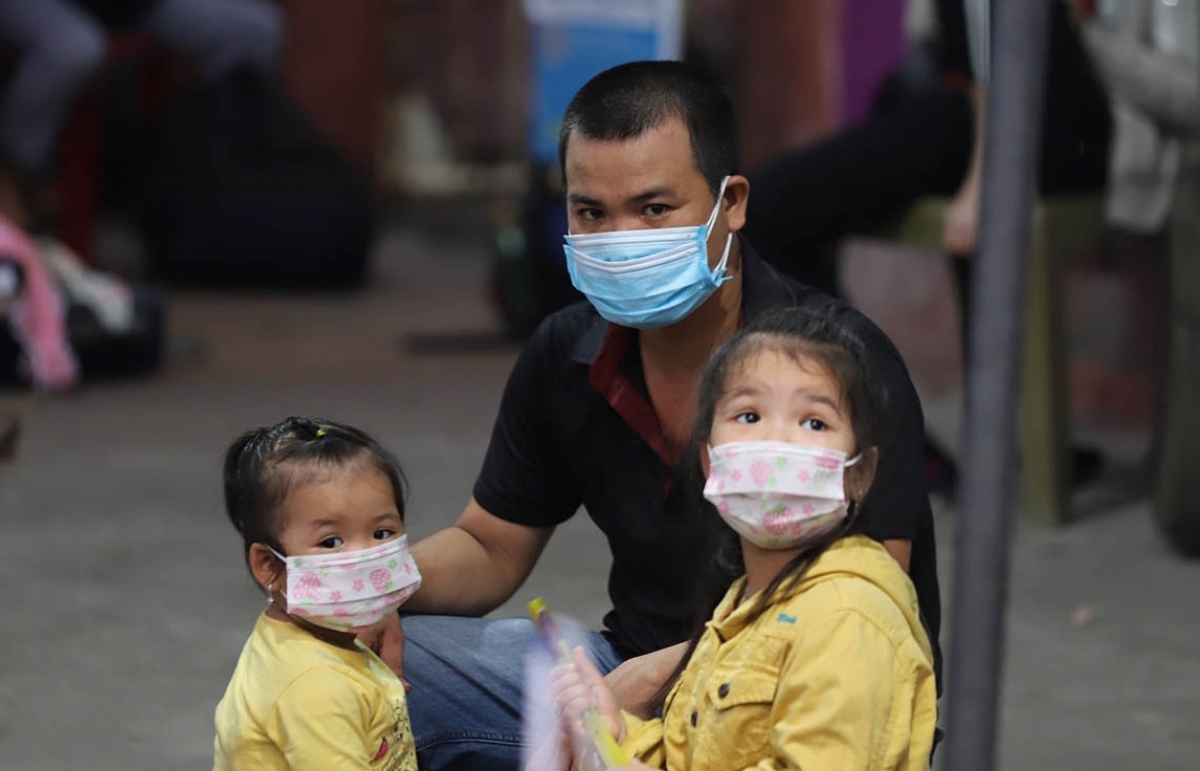 Dịch COVID-19 bùng phát tại TP. Hồ Chí Minh và các tỉnh Đông Nam Bộ, nhiều gia đình công nhân, người lao động đã đưa con về quê tránh dịch. (Ảnh: vnexpress.net)