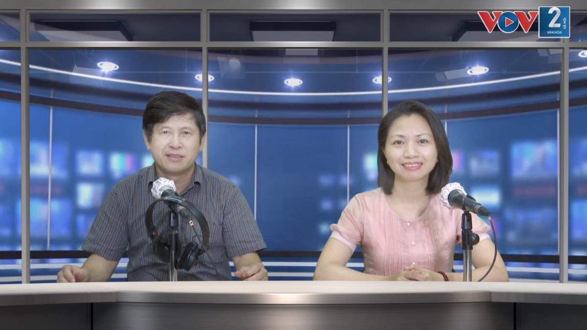 Ông Phan Văn Toàn trao đổi cùng PV VOV2