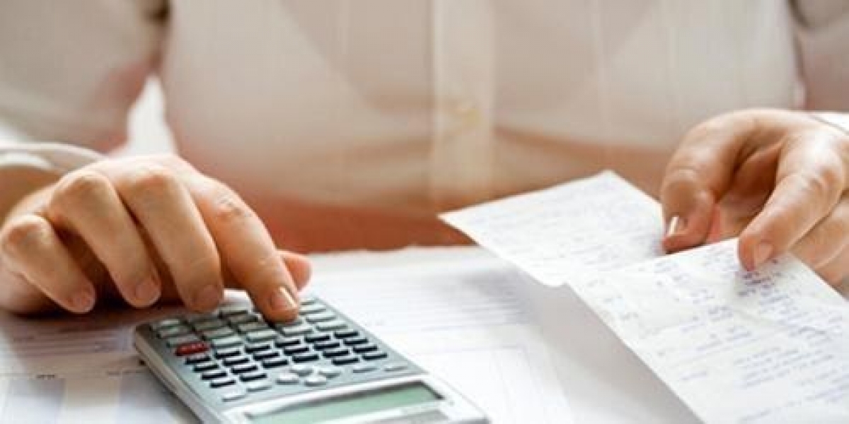 Gia đình trở nên lao đao khi những áp lực về tài chính bắt đầu xuất hiện...
