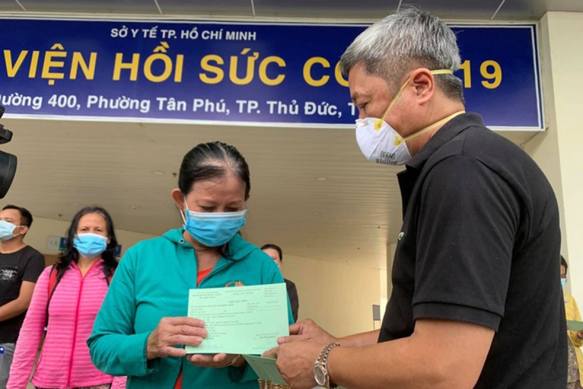 Người dân được công bố khỏi bệnh để về nhà tiếp tục theo dõi