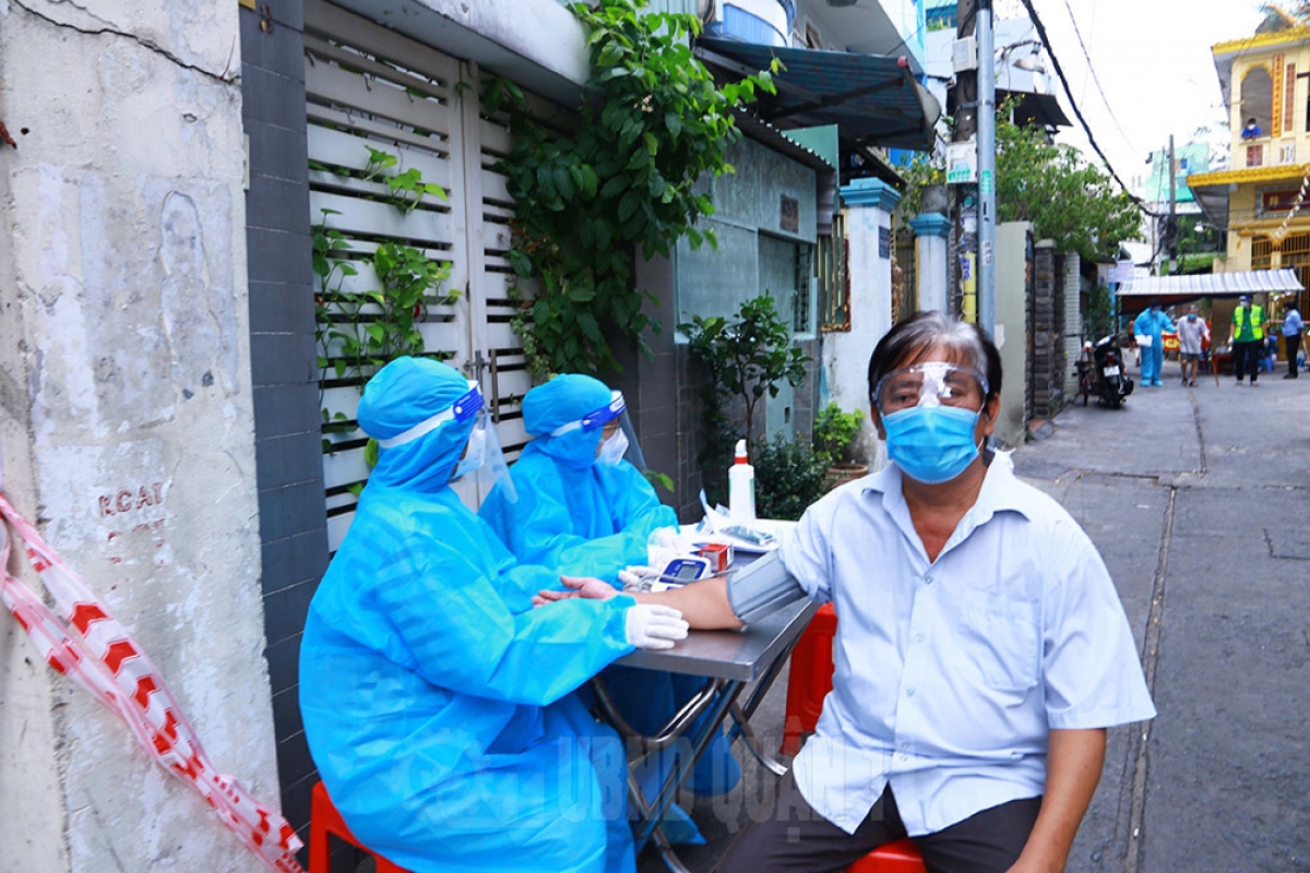 Tp HCM tiêm vaccine phòng Covid-19 tận nhà cho người dân