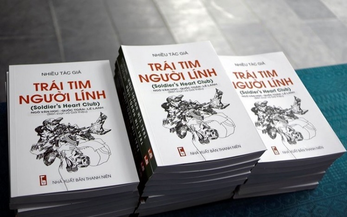 Bộ sách "Trái tim người lính" ra mắt cùng thời điểm với câu lạc bộ