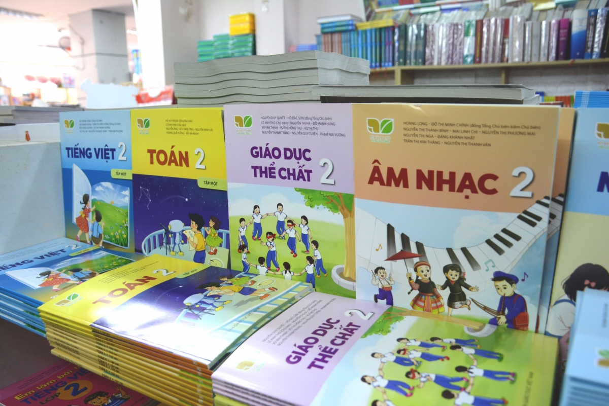 NXBGD Việt Nam đã đề xuất với Bộ GD&ĐT để kiến nghị các cơ quan liên quan coi SGK là mặt hàng thiết yếu, được tạo điều kiện thuận lợi trong việc kinh doanh, lưu thông đáp ứng nhu cầu của học sinh, giáo viên trong tình hình dịch bệnh COVID-19