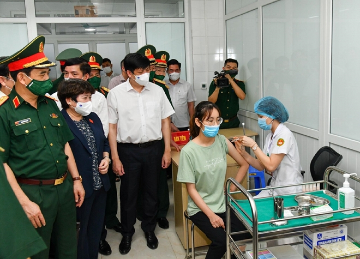 Tình nguyện viên tiêm thử nghiệm vacicne Nanocovax