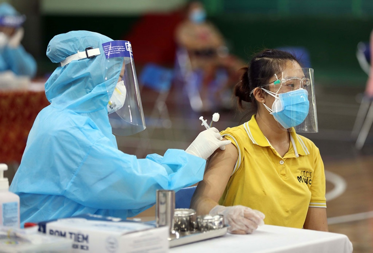Người dân Q.11, TP. HCM tiêm vaccine Covid-19