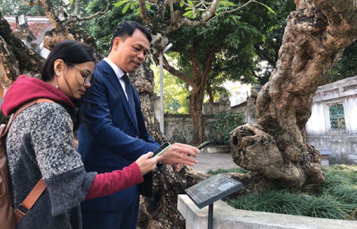 Thử nghiệm hệ thống quét mã QR code trong Văn Miếu - Quốc Tử Giám