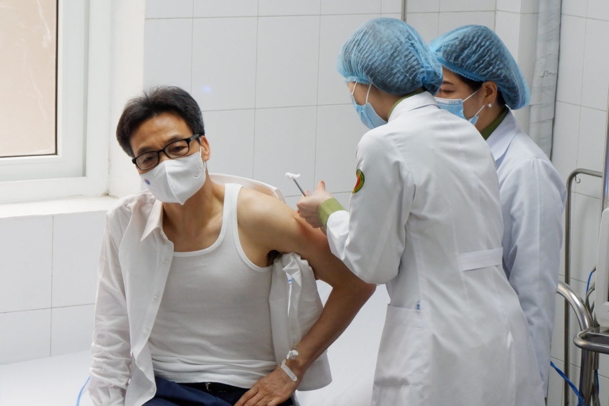 PTT Vũ Đức Đam đã tiêm thử nghiệm vaccine Nanocovax