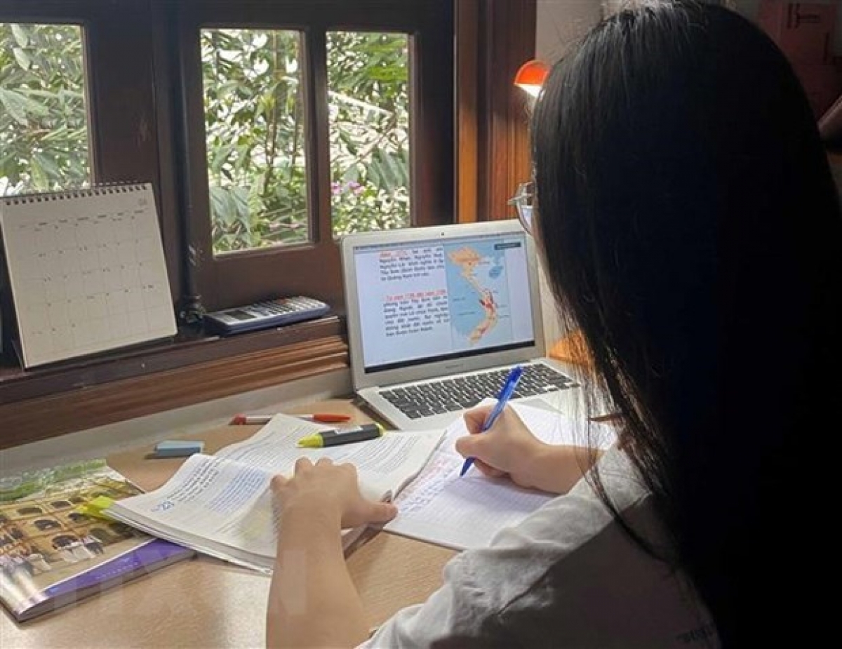 Trong thời gian qua, Bộ GD-ĐT nhận được nhiều kiến nghị, phản ánh liên quan đến việc một số trường tăng học phí giữa thời điểm dịch bệnh. (Ảnh: Minh họa)