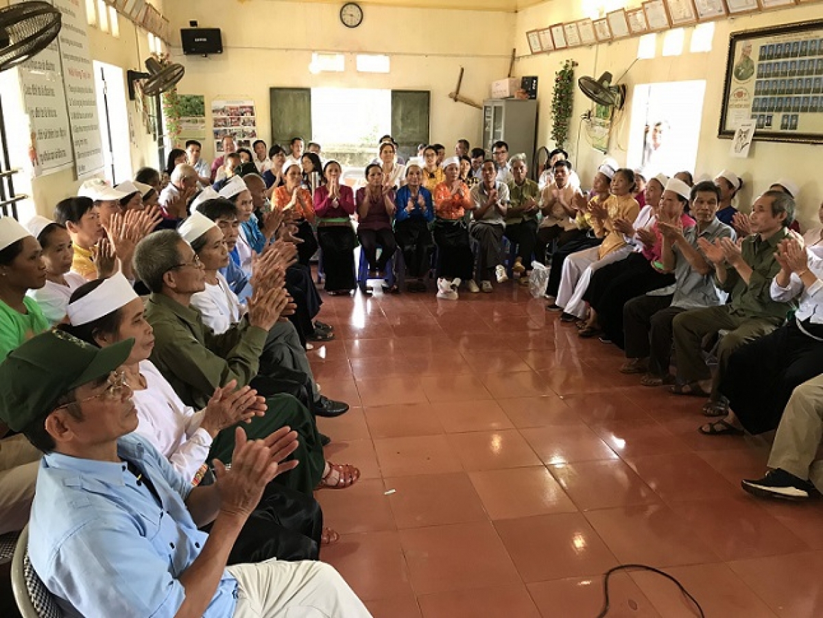 Buổi sinh hoạt thường kỳ của một CLB Liên thế hệ tự giúp nhau