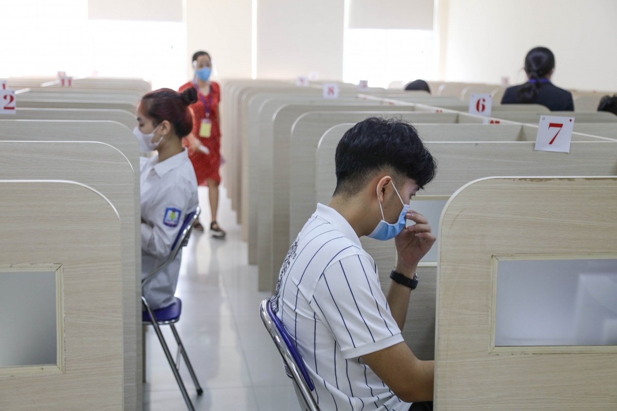 Thí sinh làm bài thi trực tiếp trên máy