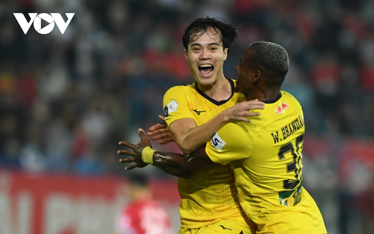 HAGL tan mộng vô địch V.League 2021 (Ảnh: Dương Thuật).
