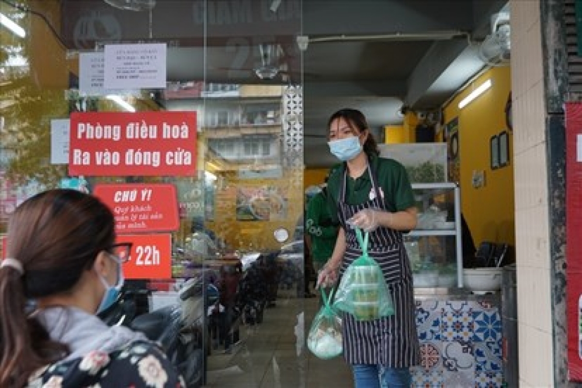 Các cơ sở kinh doanh ăn uống được phép bán mang về