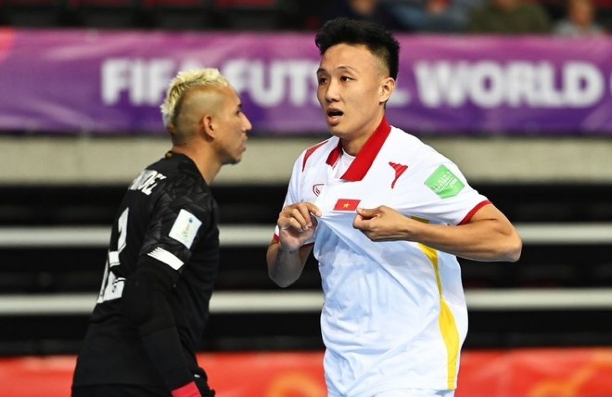 Minh Trí mở tỷ số cho tuyển Futsal Việt Nam
