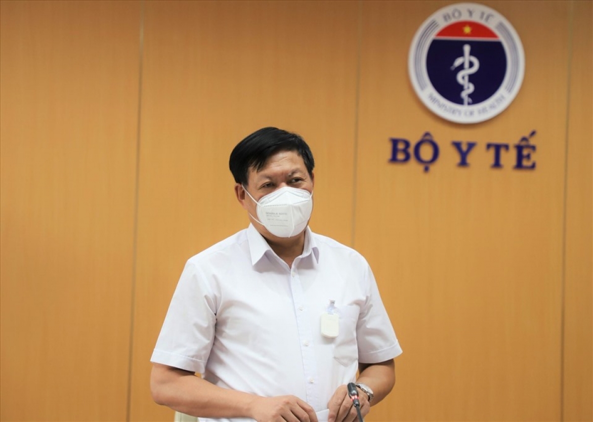 Thứ trưởng Bộ Y tế Đỗ Xuân Tuyên phát biểu tại cuộc họp