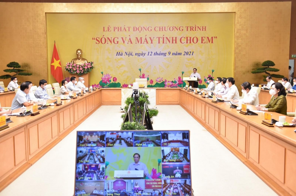 Lễ phát động chương trình: "Sóng và máy tính cho em"