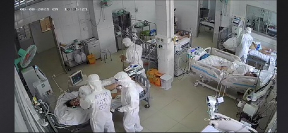 Các bác sĩ tại Trung tâm ICU làm tất cả mọi việc có thể để cứu sống bệnh nhân nặng