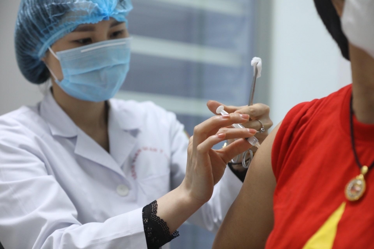 Tình nguyện viên tiêm vaccine Nanocovax