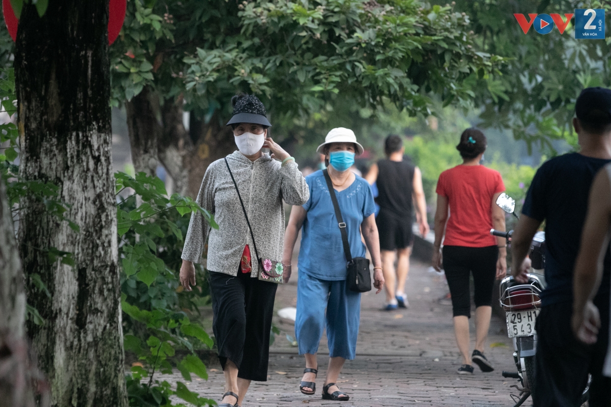 Cuộc sống của người Hà Nội đang dần trở về trạng thái bình thường mới.