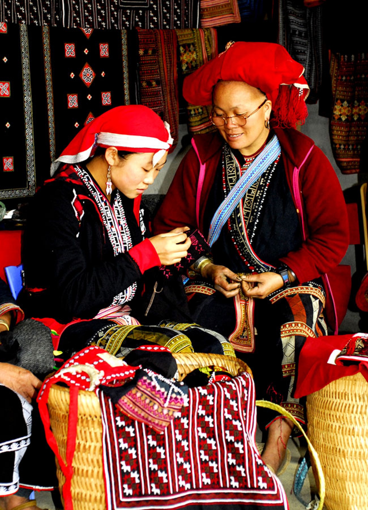Trình diễn thổ cẩm