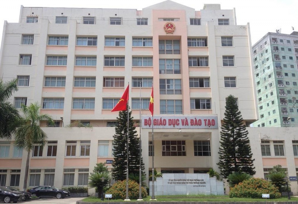 Trong tình hình dịch bệnh kéo dài, cả xã hội đang rất khó khăn, Bộ GD-ĐT đề nghị các cơ sở giáo dục hạn chế tối đa phát sinh các khoản ngoài học phí và cần có chính sách miễn, giảm, gia hạn nộp đối với các khoản thu đã quy định.