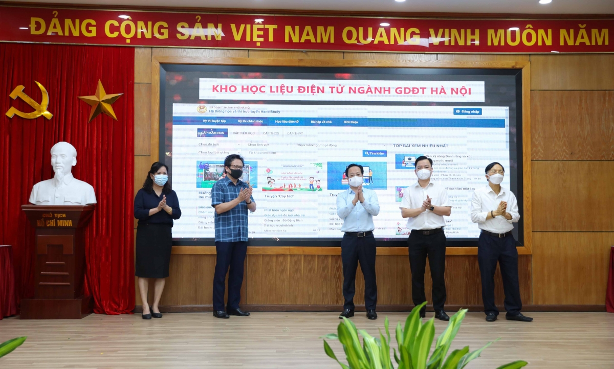 Ngành Giáo dục Hà Nội công bố kho học liệu điện tử (Ảnh: Thanh Tùng)