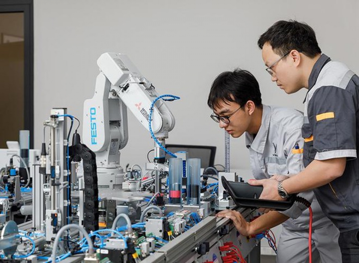 Nâng tâm trình độ kỹ năng nghề đang là yêu cầu đặt ra cho lực lượng lao động
Việt Nam trước tác động của cuộc cách mạng công nghiệp lần thứ 4.