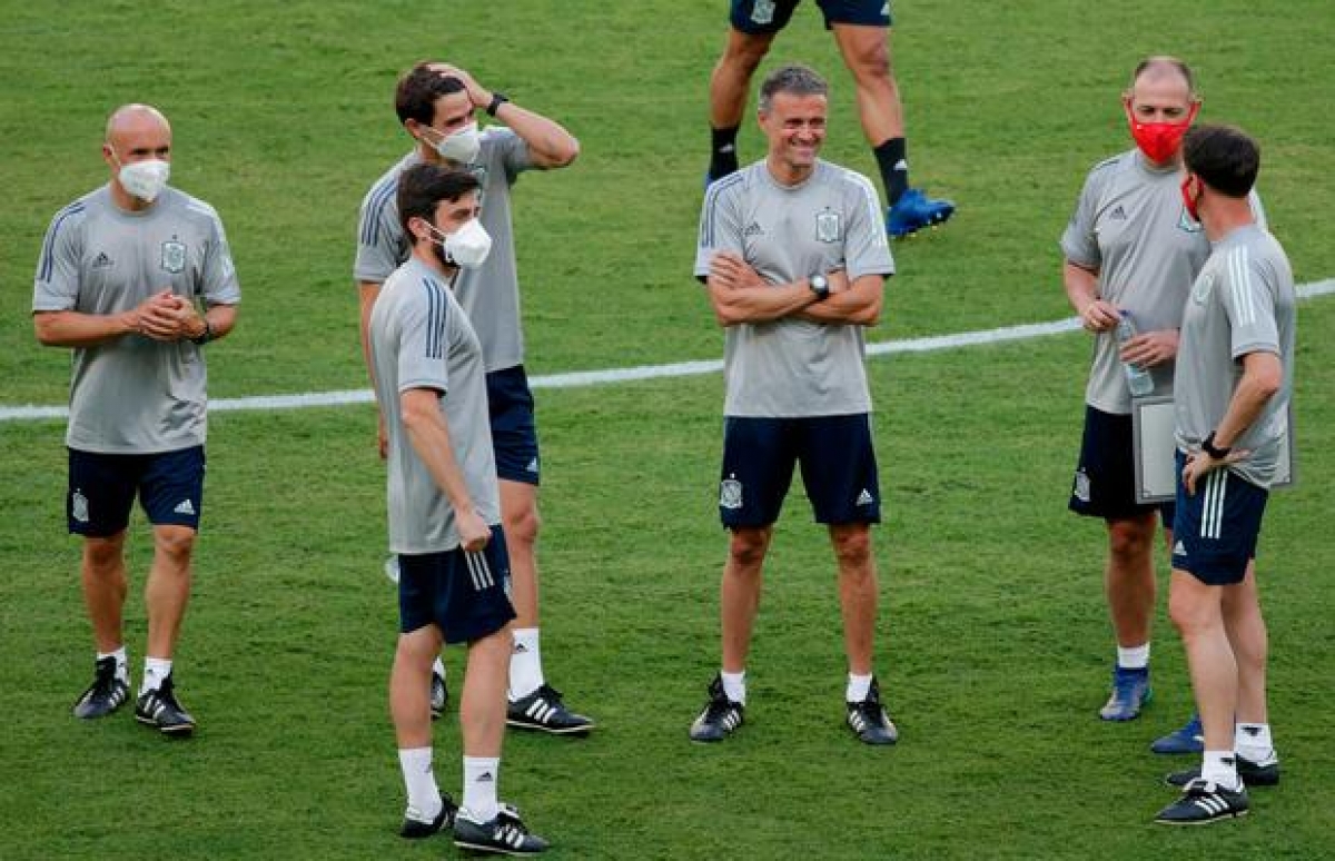 Luis Enrique hiểu đây là thời điểm "cần thiết" và thay đổi triết lý bóng đá Tây Ban Nha