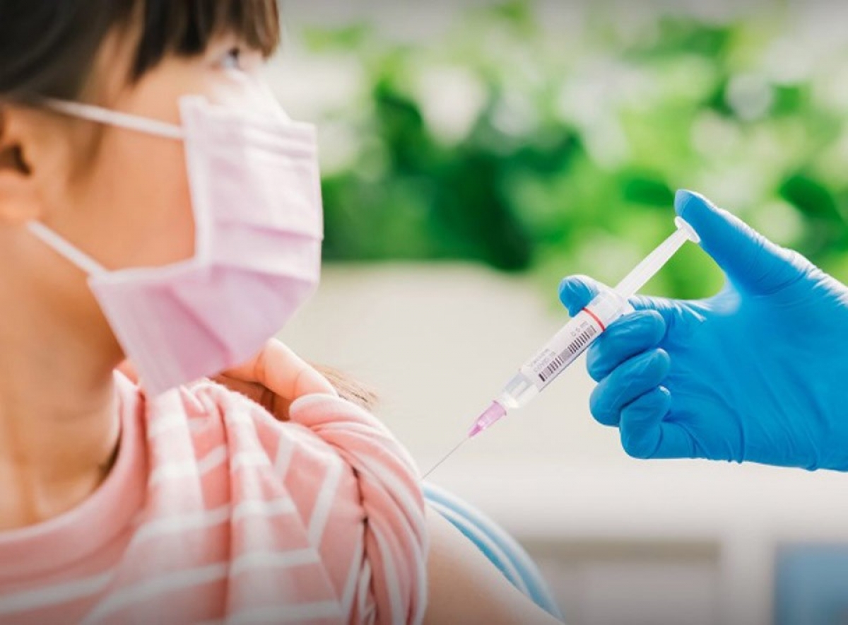 Trẻ em cũng cần được tiêm vaccine phòng Covid-19. Ảnh minh họa