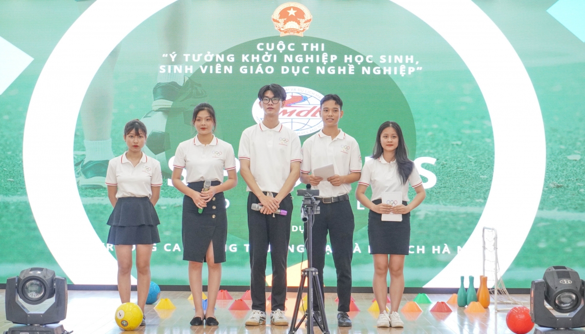 Những thành viên của dự án khởi nghiệp Sports For All tham dự vòng bán kết Starup Kite năm 2021