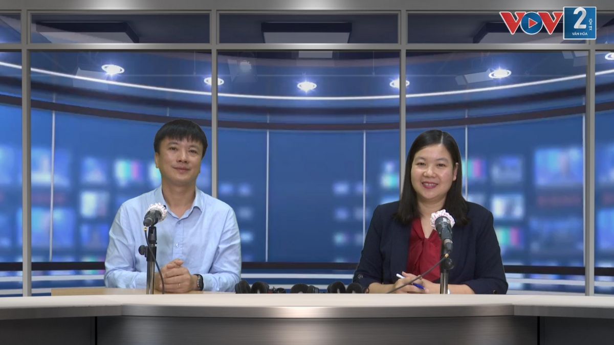 Ông Lưu Việt Tiến, Phó Tổng Giám đốc EVNNPT và PV tại phòng thu VOV2