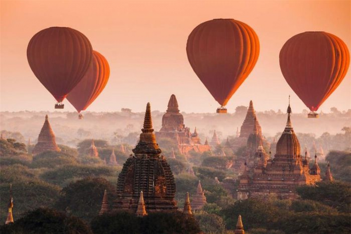 Đứng đầu danh sách là Myanmar, quốc gia này hiện lên như chốn thiên đàng với bạt ngàn tháp chùa lớn nhỏ. Đến đây, du khách không chỉ có cho mình những trải nghiệm về du lịch tâm linh mà còn được ngắm nhìn khinh khí cầu, hoàng hôn trên cầu U Bein và thử nhiều món ăn ngon đặc sắc.
 