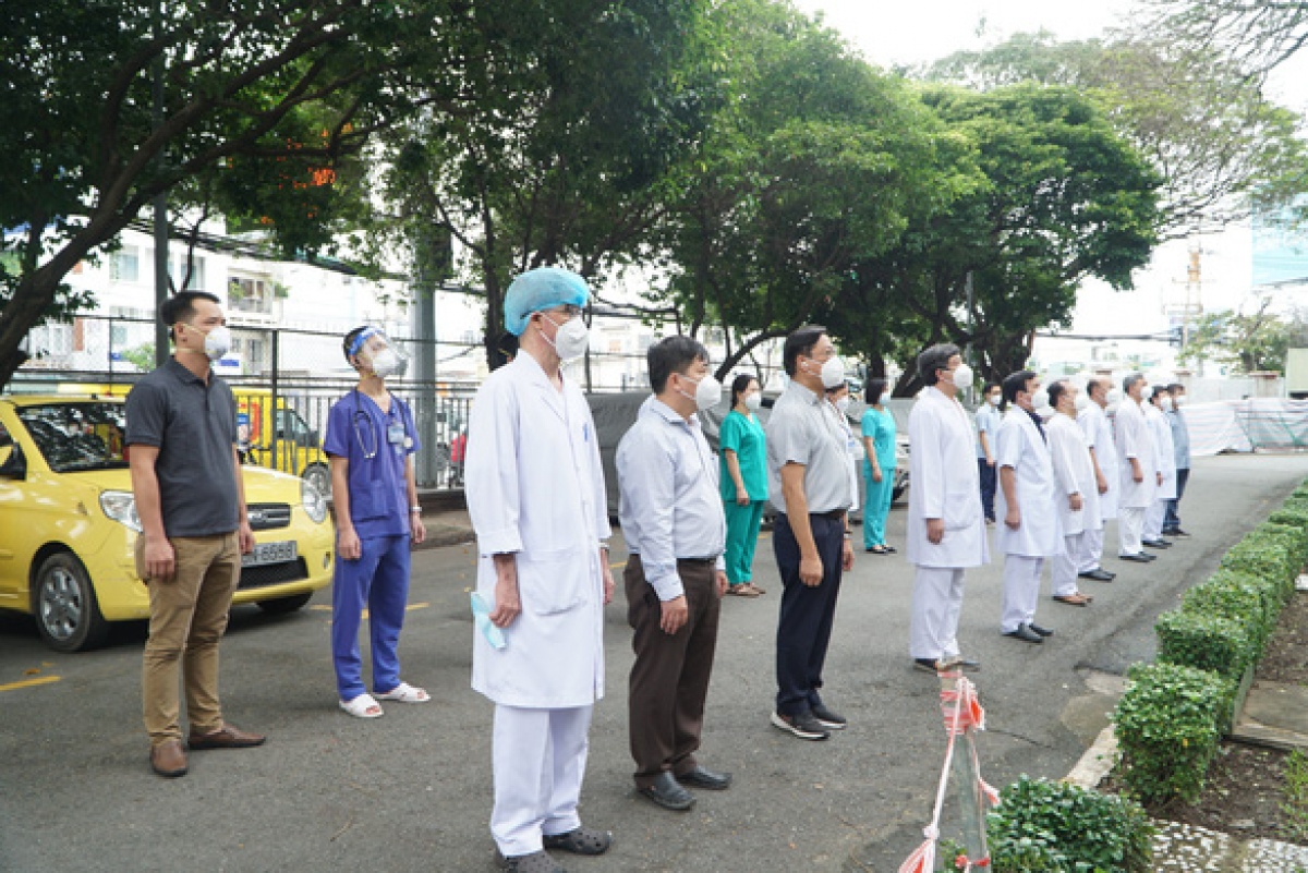 Các y bác sĩ TP Hồ Chí Minh không ngơi nghỉ, lại tiếp tục lên đường hỗ trợ địa phương chống dịch