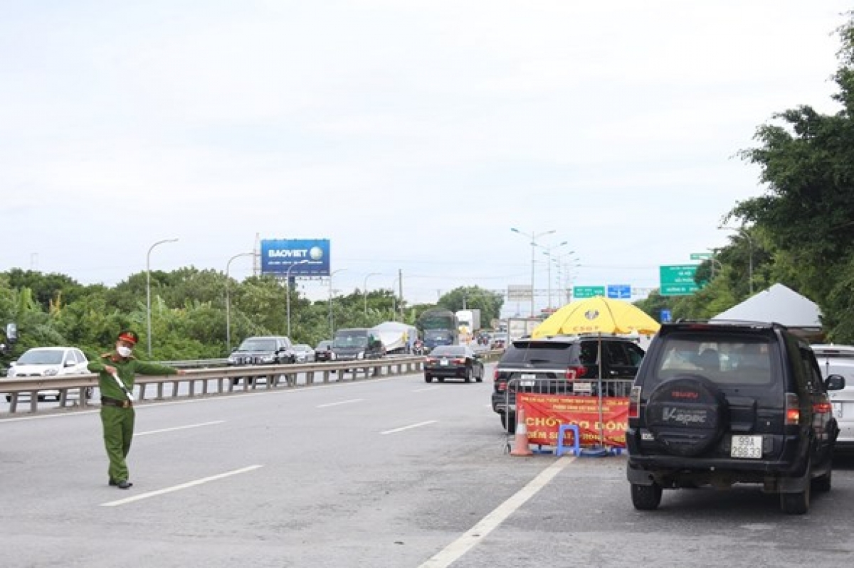 Hà Nội vẫn duy trì các chốt kiểm soát tại cửa ngõ thủ đô