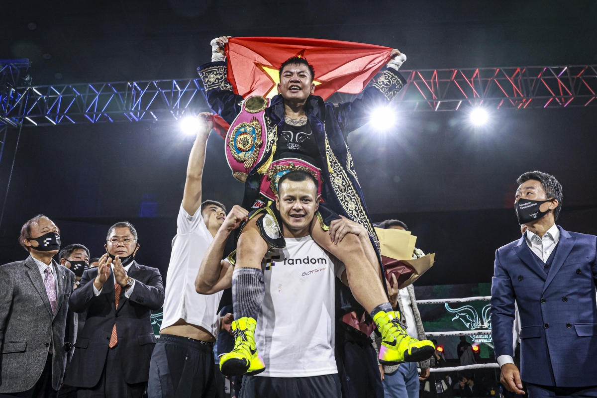 Thu Nhi làm nên lịch sử khi trở thành nữ võ sĩ quyền anh Việt Nam đầu tiên vô địch WBO