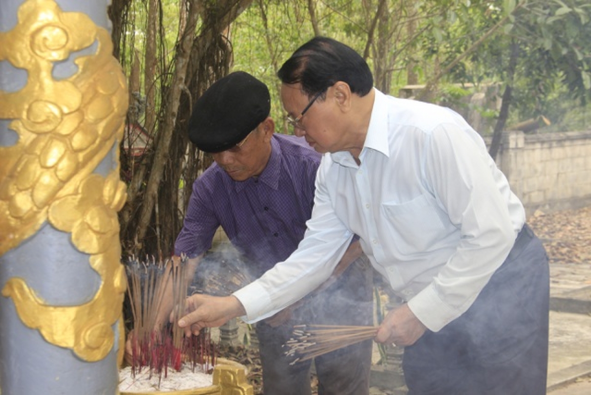 Những nén nhang tri ân đồng đội