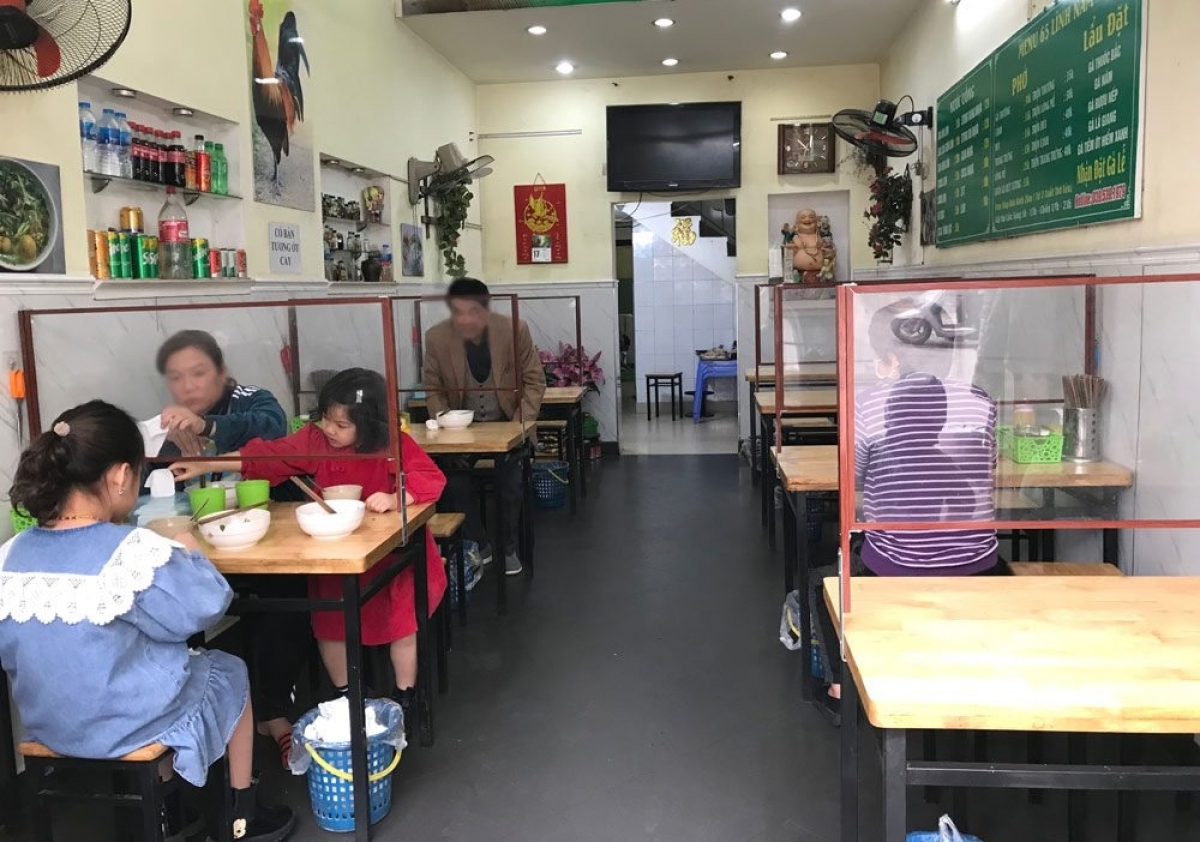 Tùy cấp độ dịch, các quận, huyện, thị xã của Hà Nội có thể hạn chế/dừng các dịch vụ không thiết yếu