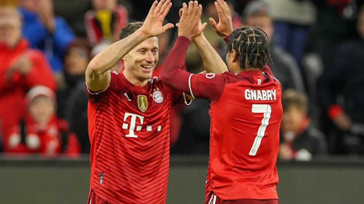 Robert Lewandowski tiếp tục thể hiện duyên ghi bàn tại Champions League (Ảnh: Internet)