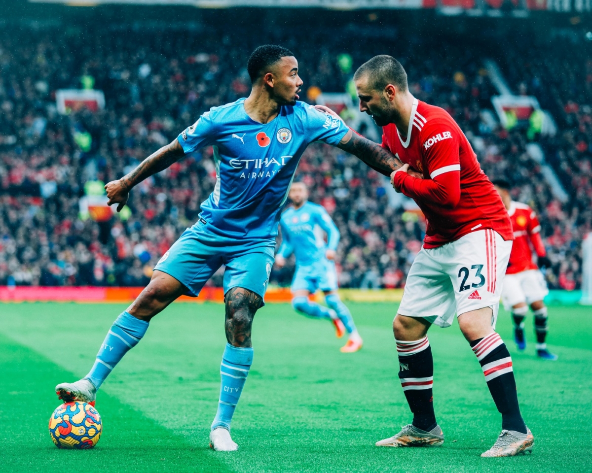 Chủ nhà bất lực trước khách mạnh (Ảnh: Premier League)